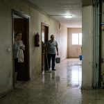Atascos, bajantes y filtraciones: ¿Quién paga la reparación, el seguro de la comunidad o el del vecino?